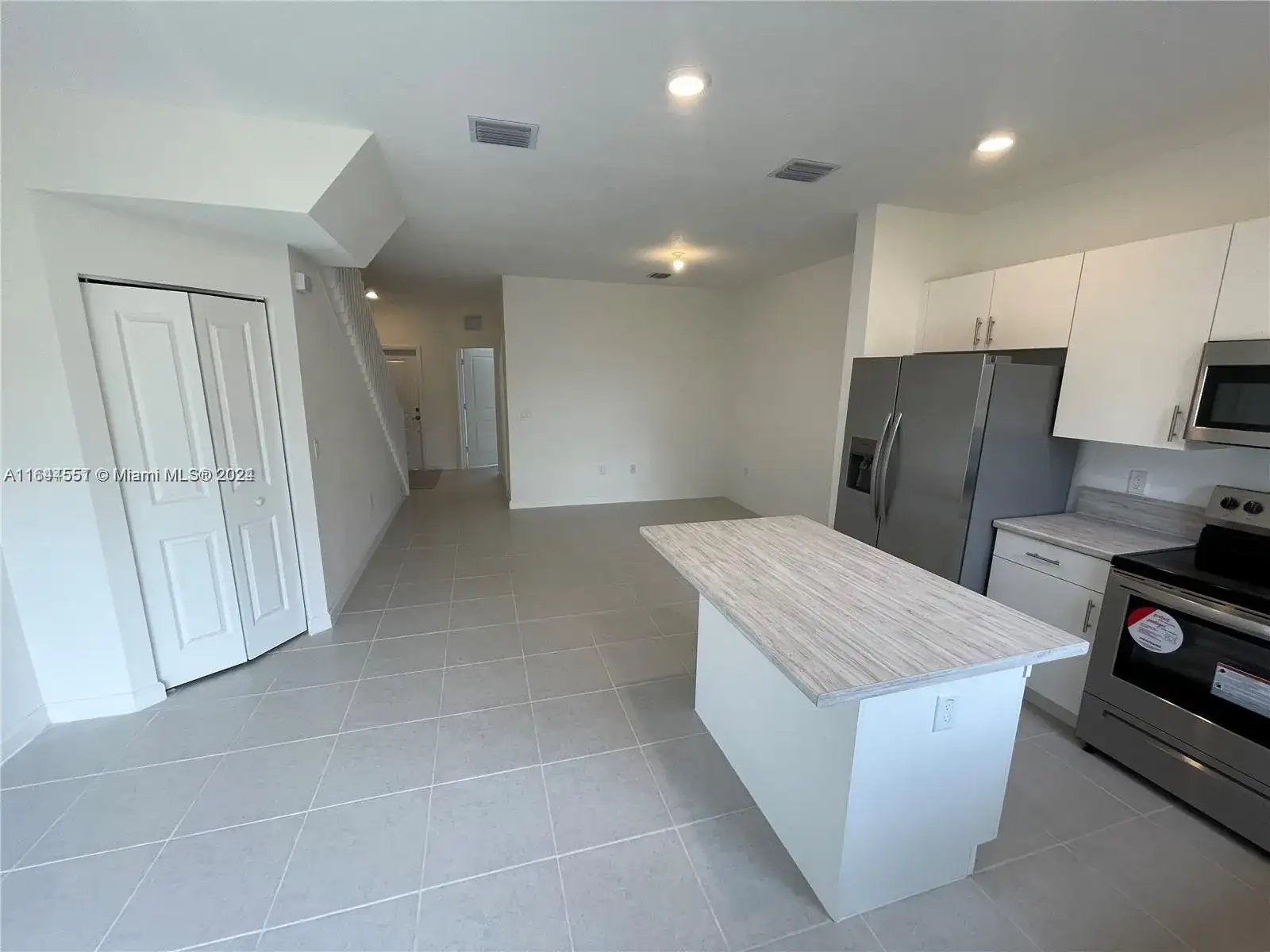 20671 NE 7th Pl, Miami FL 33179 photo 4