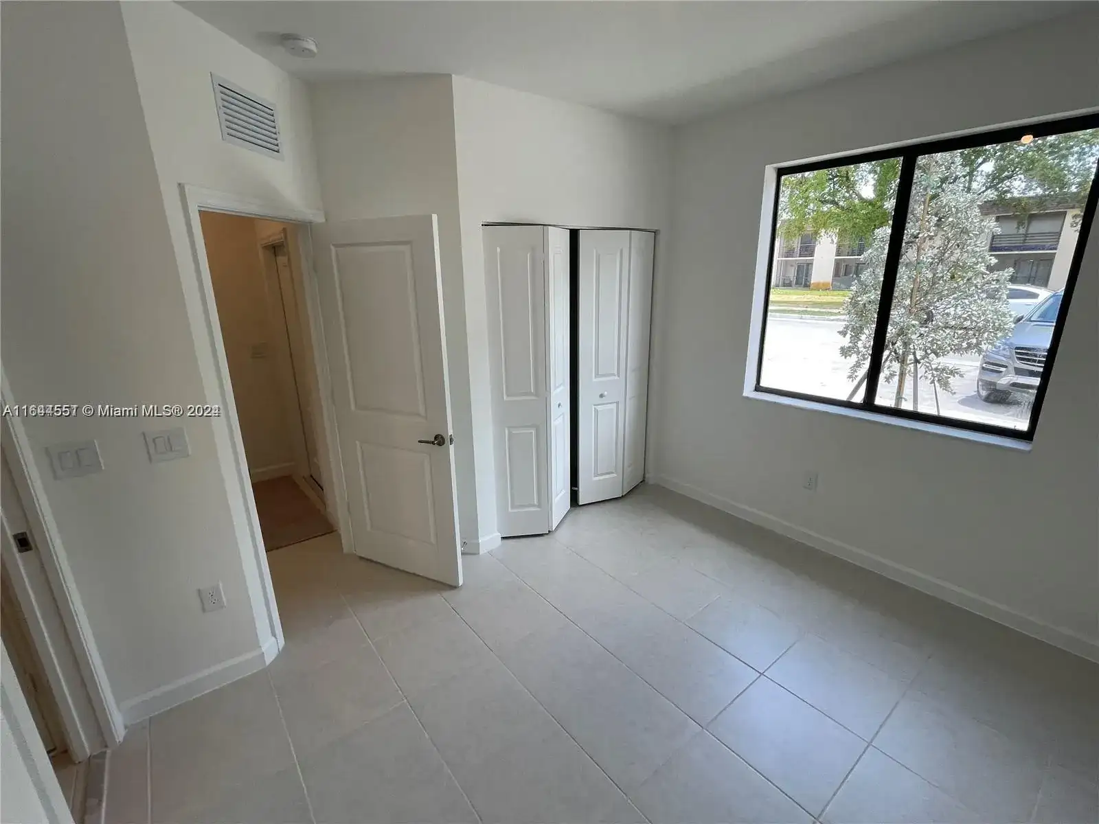 20671 NE 7th Pl, Miami FL 33179 photo 5