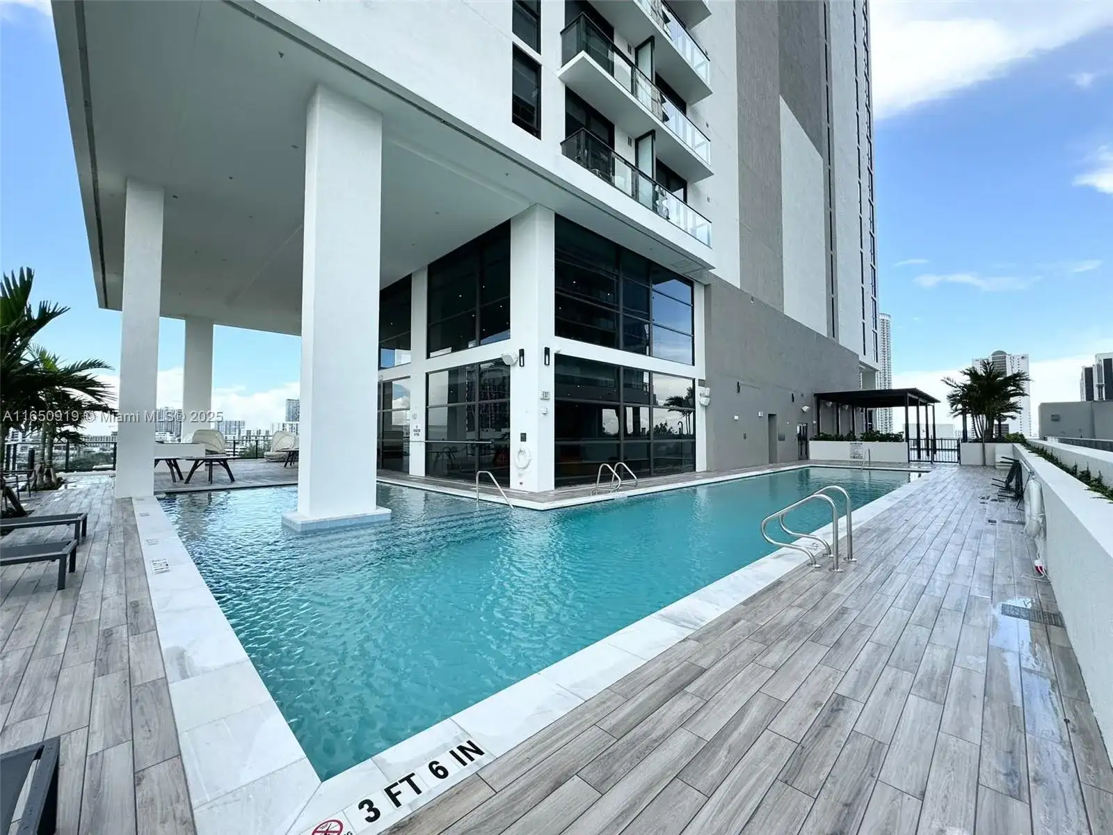 1642 NE 1st Ave # 2409, Miami FL 33132 photo 3