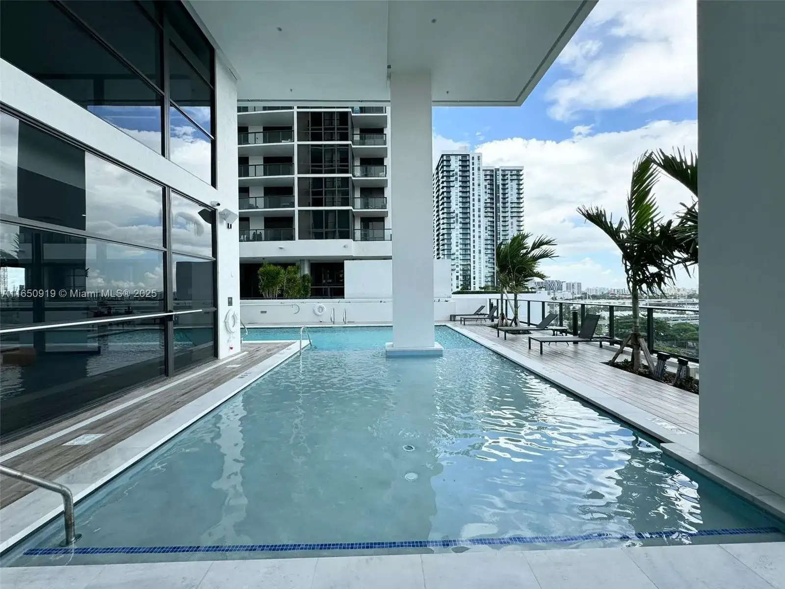 1642 NE 1st Ave # 2409, Miami FL 33132 photo 4