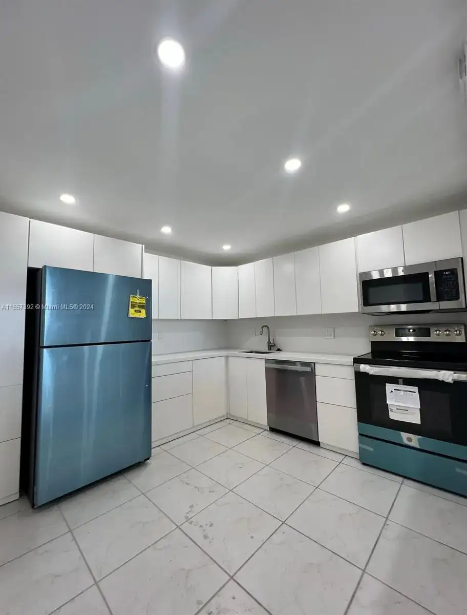 13499 Biscayne Blvd # 1405, North Miami FL 33181 photo 2