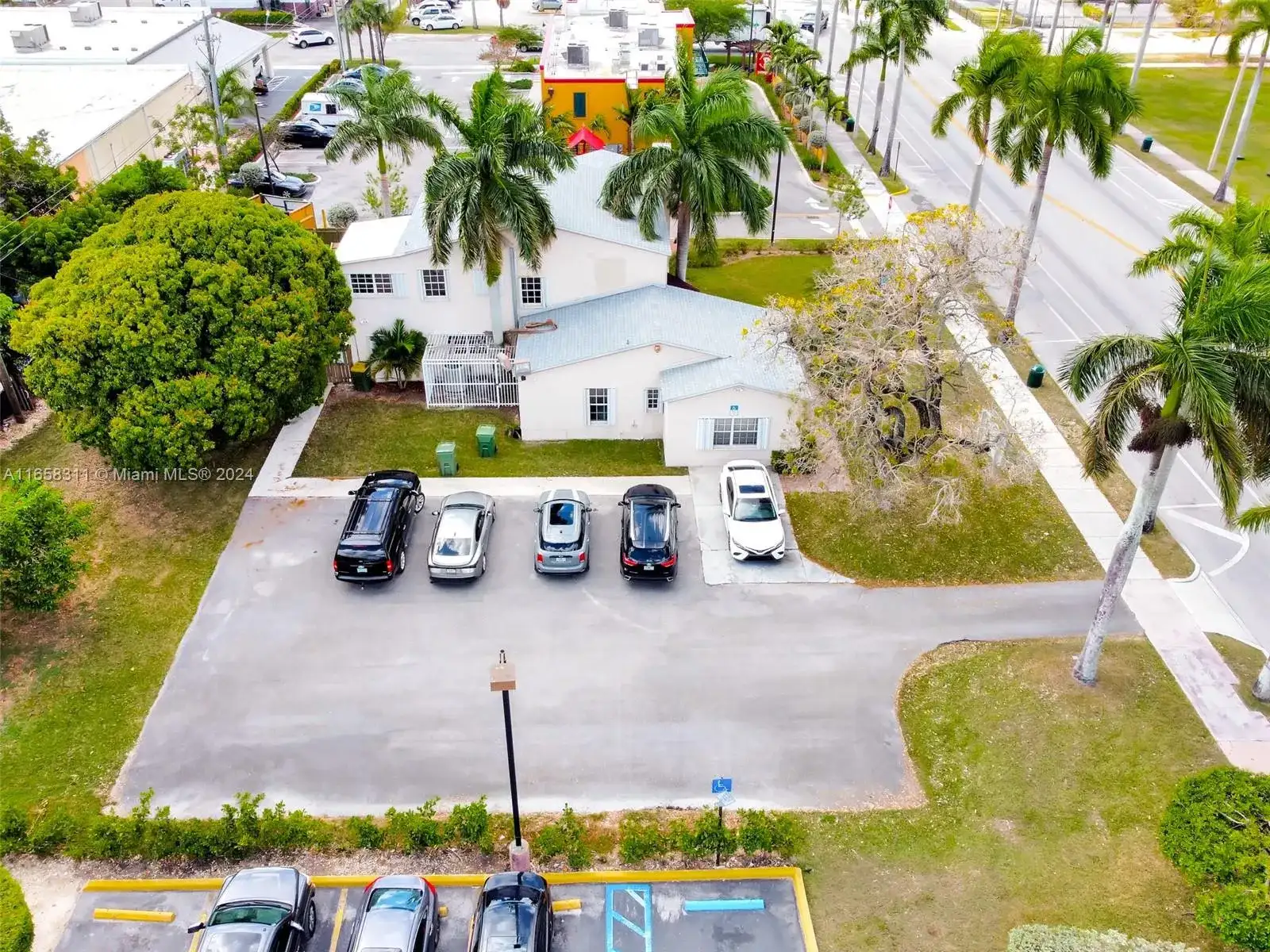 633 N Krome Ave, Homestead FL 33030 photo 2