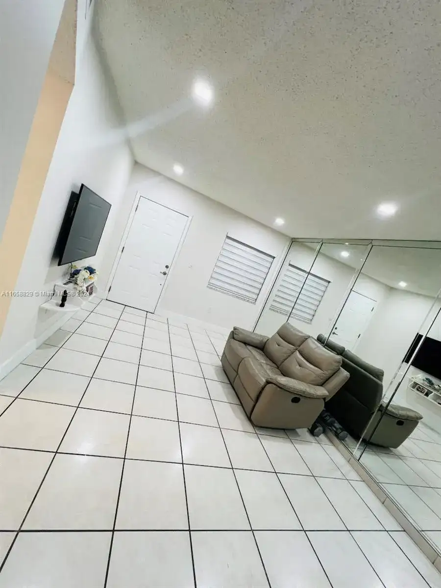 5480 W 21st Ct # 404, Hialeah FL 33016 photo 3