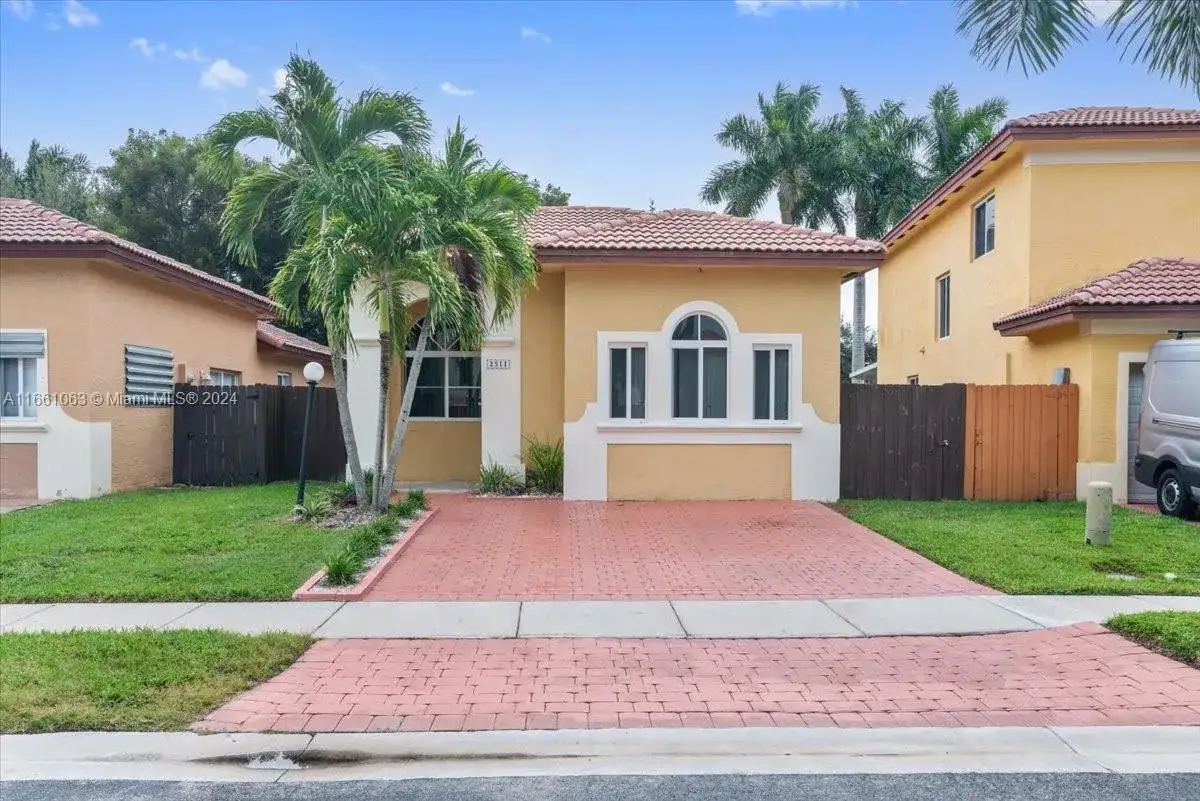 2511 NE 41st Ter, Homestead FL 33033 photo 2