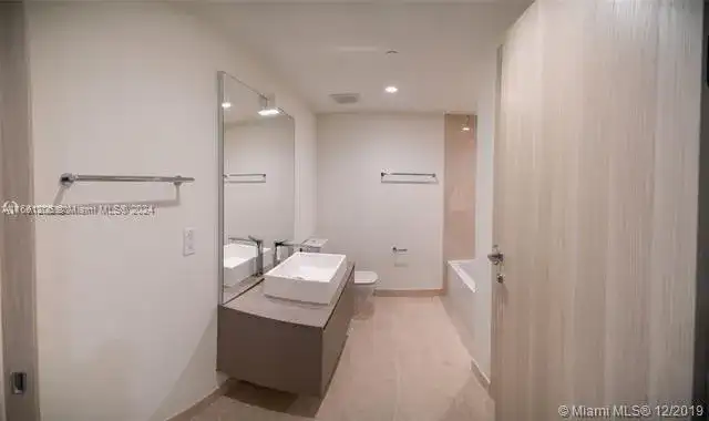 1000 Brickell Plz # 4905, Miami FL 33131 photo 3