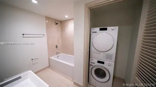 1000 Brickell Plz # 4905, Miami FL 33131 photo 4