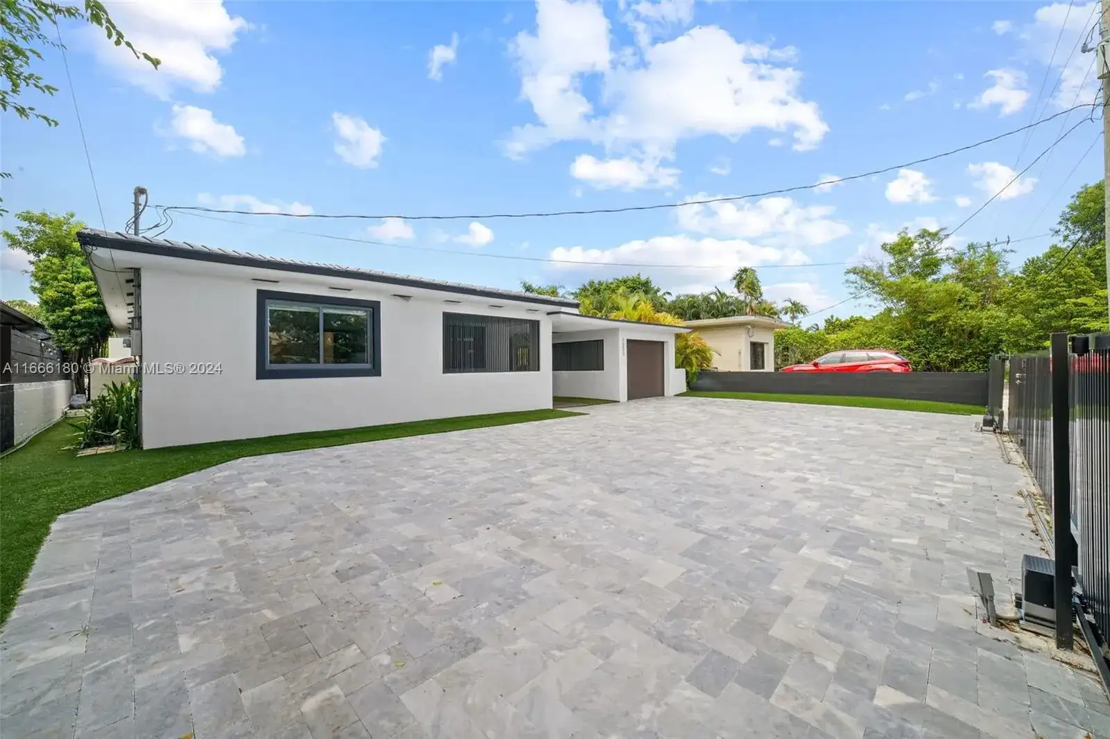 1555 Daytonia Rd, Miami Beach FL 33141 photo 3