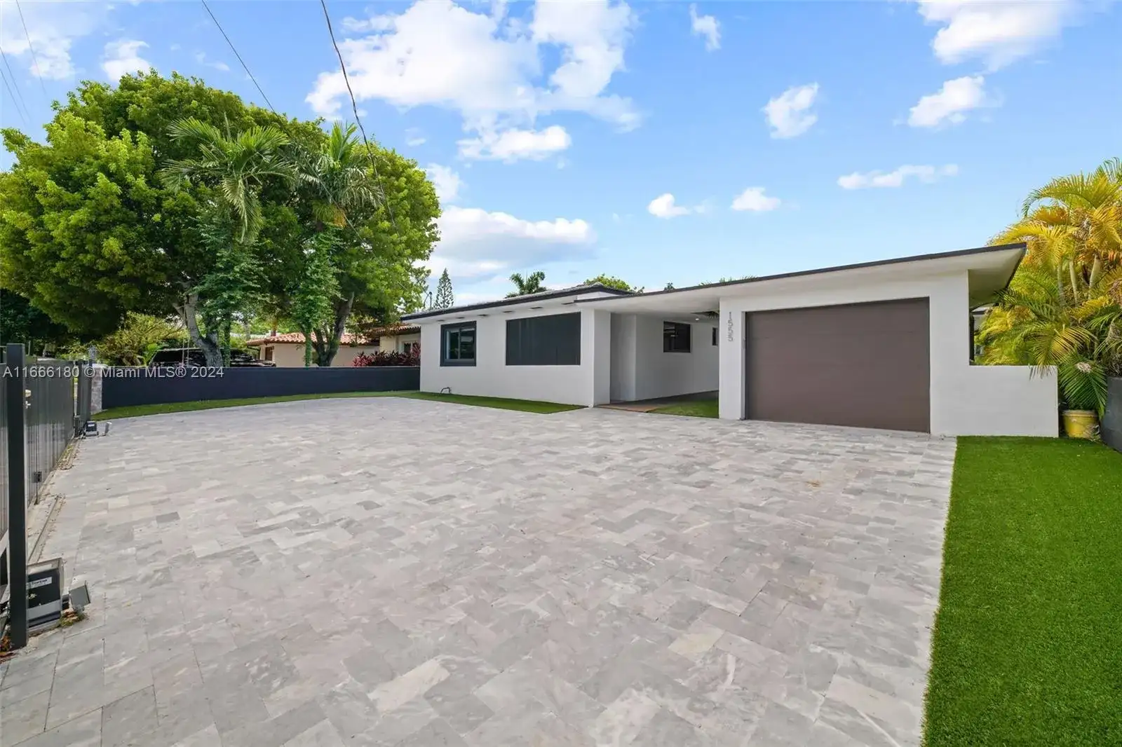 1555 Daytonia Rd, Miami Beach FL 33141 photo 4