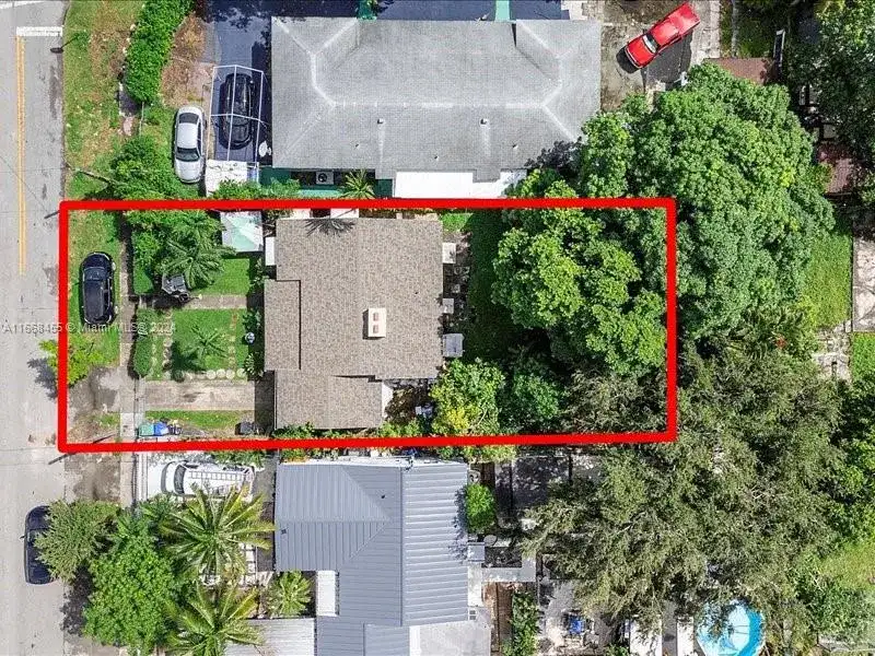 1810 NW 16th Ter, Miami FL 33125 photo 3
