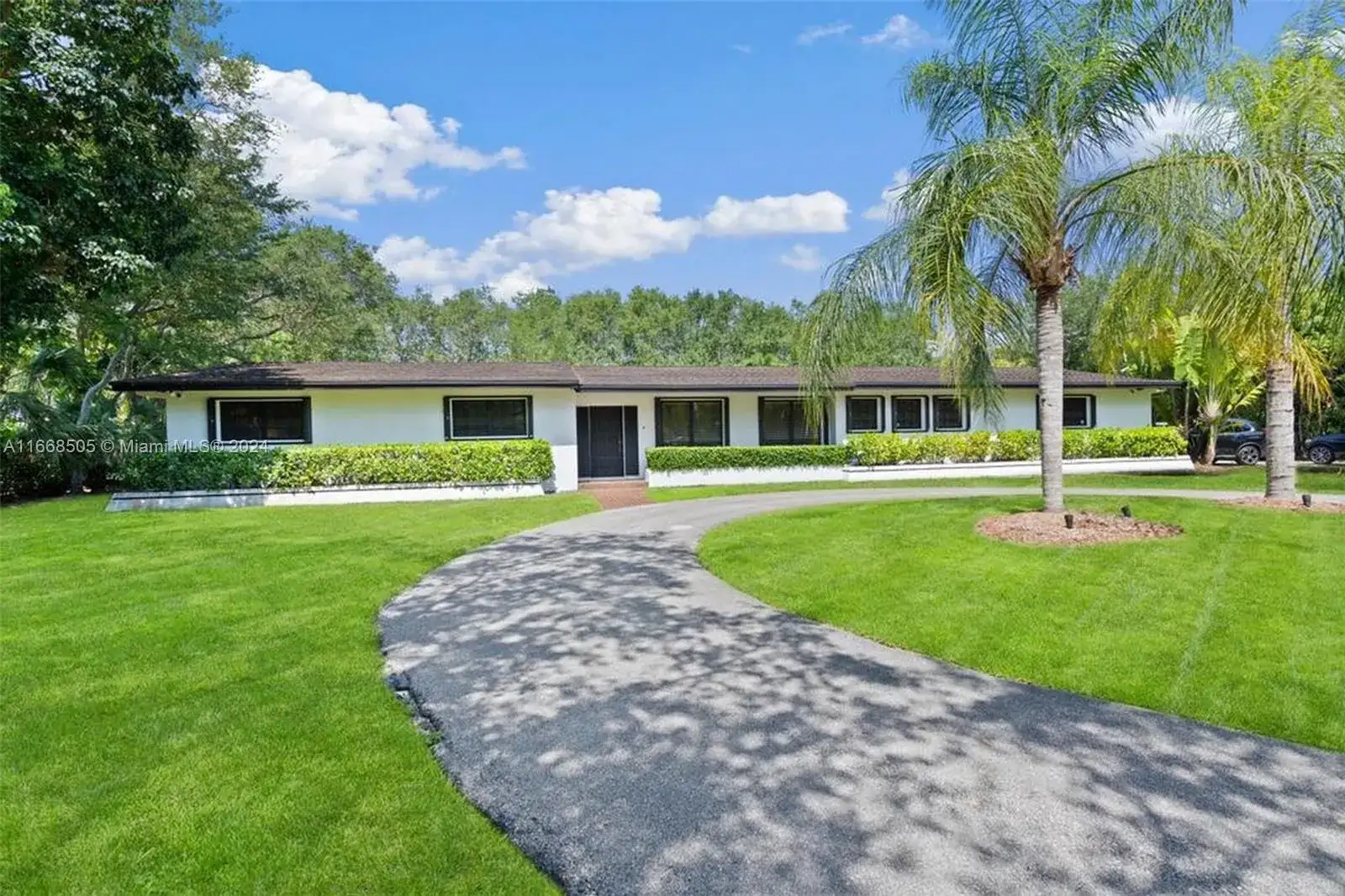 10840 SW 67th Ave, Pinecrest FL 33156 photo 2