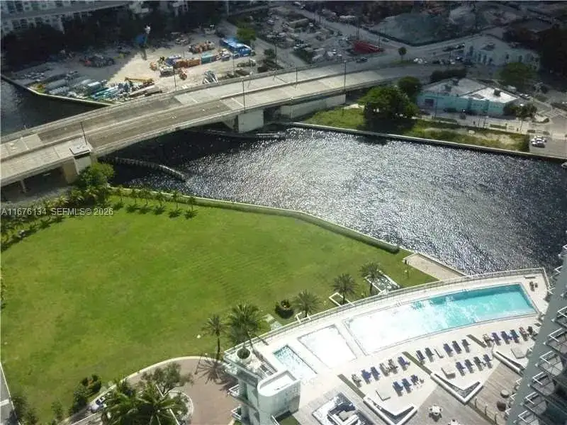 90 SW 3 ST # 3210, Miami FL 33130 photo 4