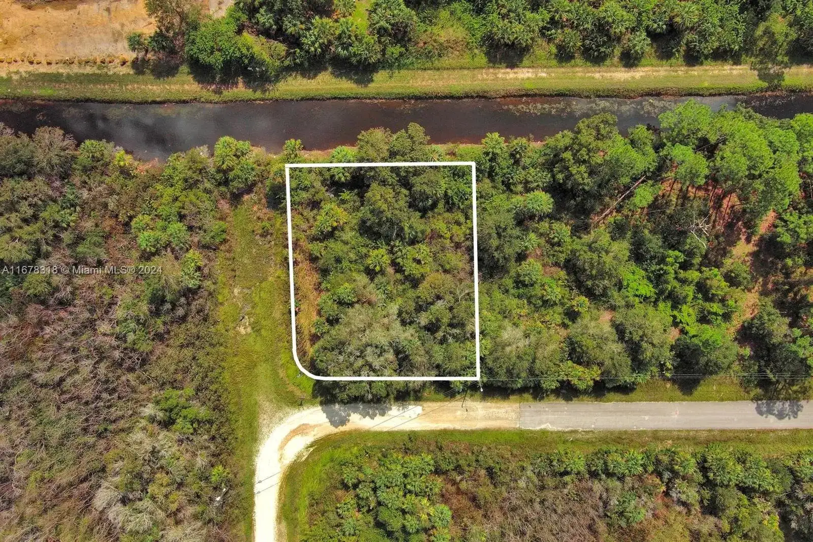 862 ASHLAND ST E, Lehigh Acres FL 33974 photo 2