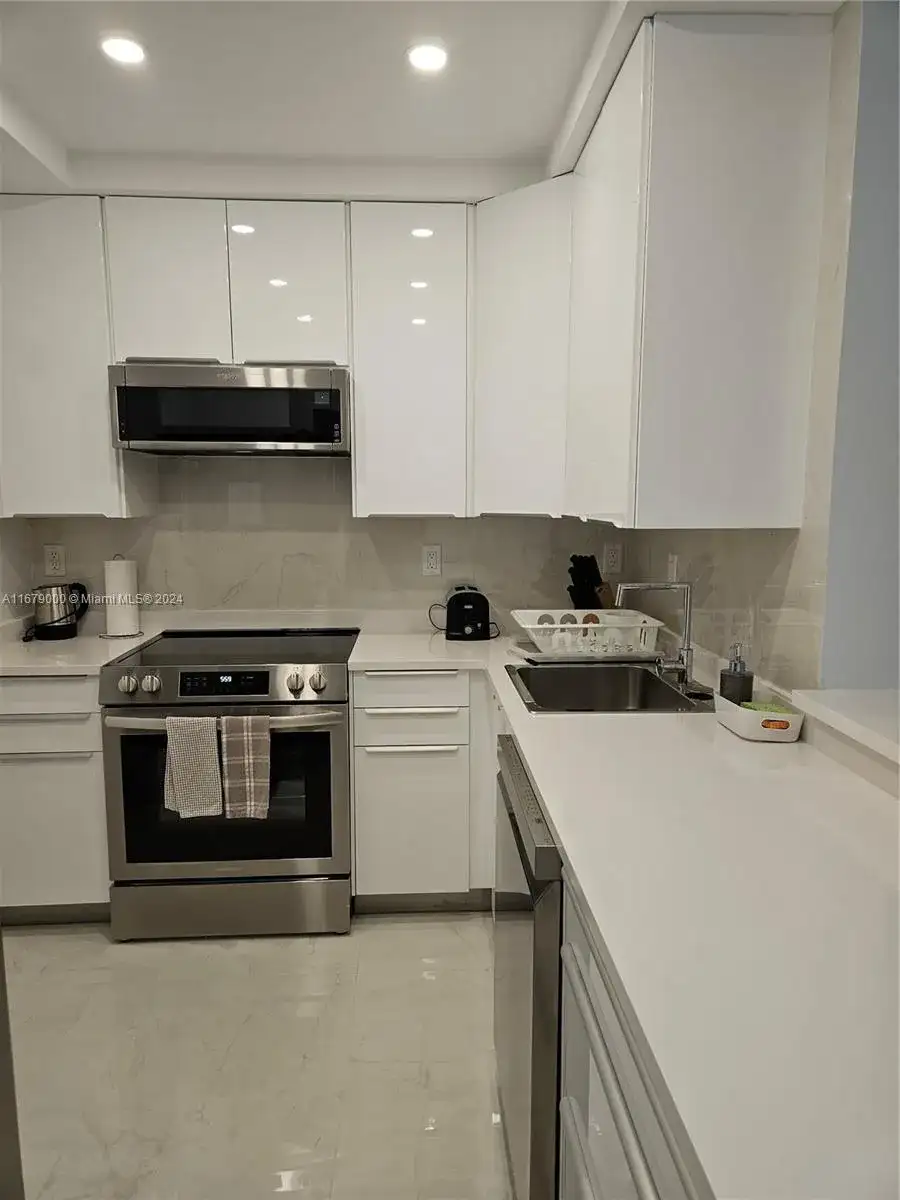 5601 Collins Ave # 1605, Miami Beach FL 33140 photo 5