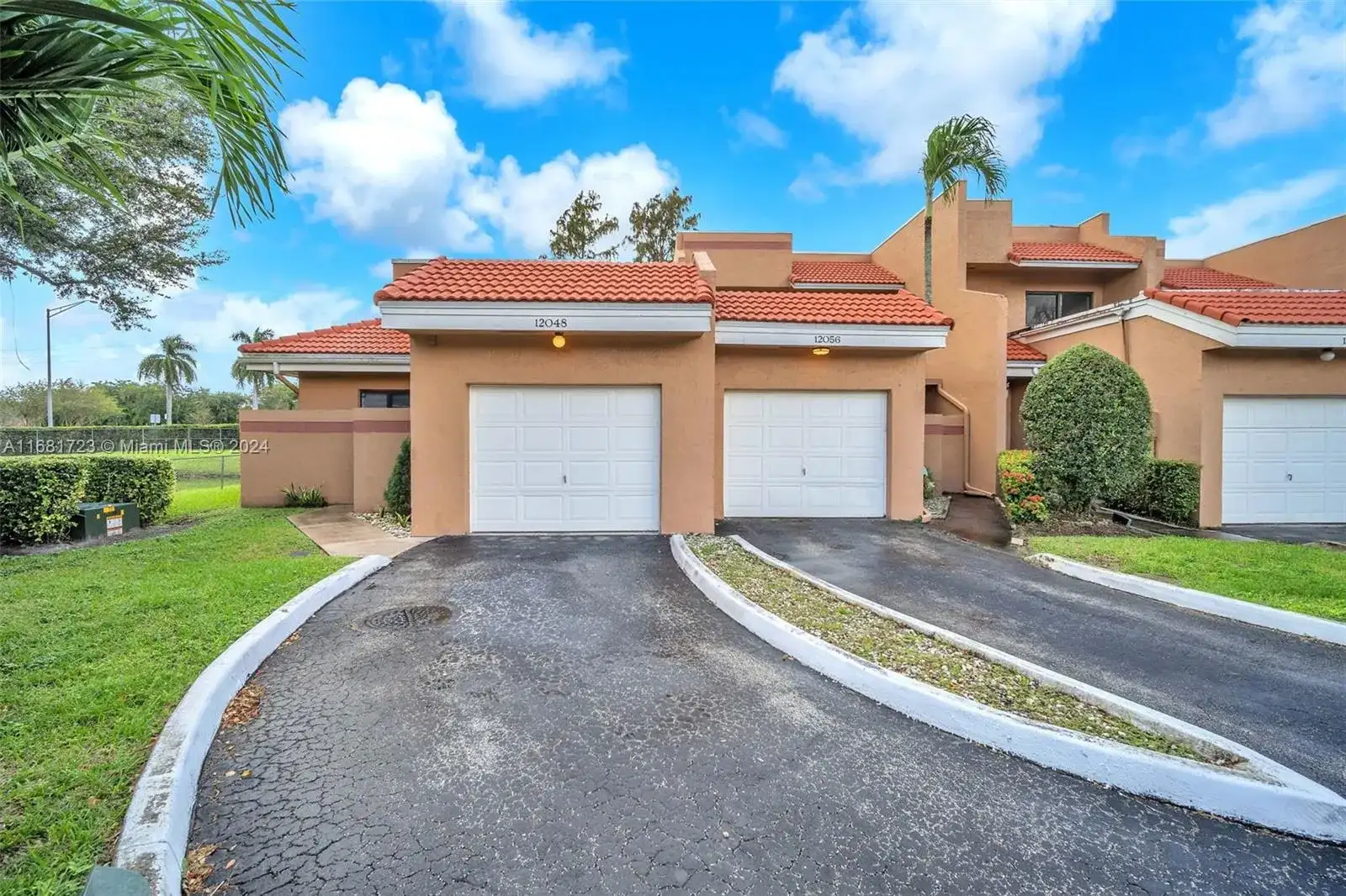 12048 S Las Palmas Dr, Pembroke Pines FL 33025 photo 3