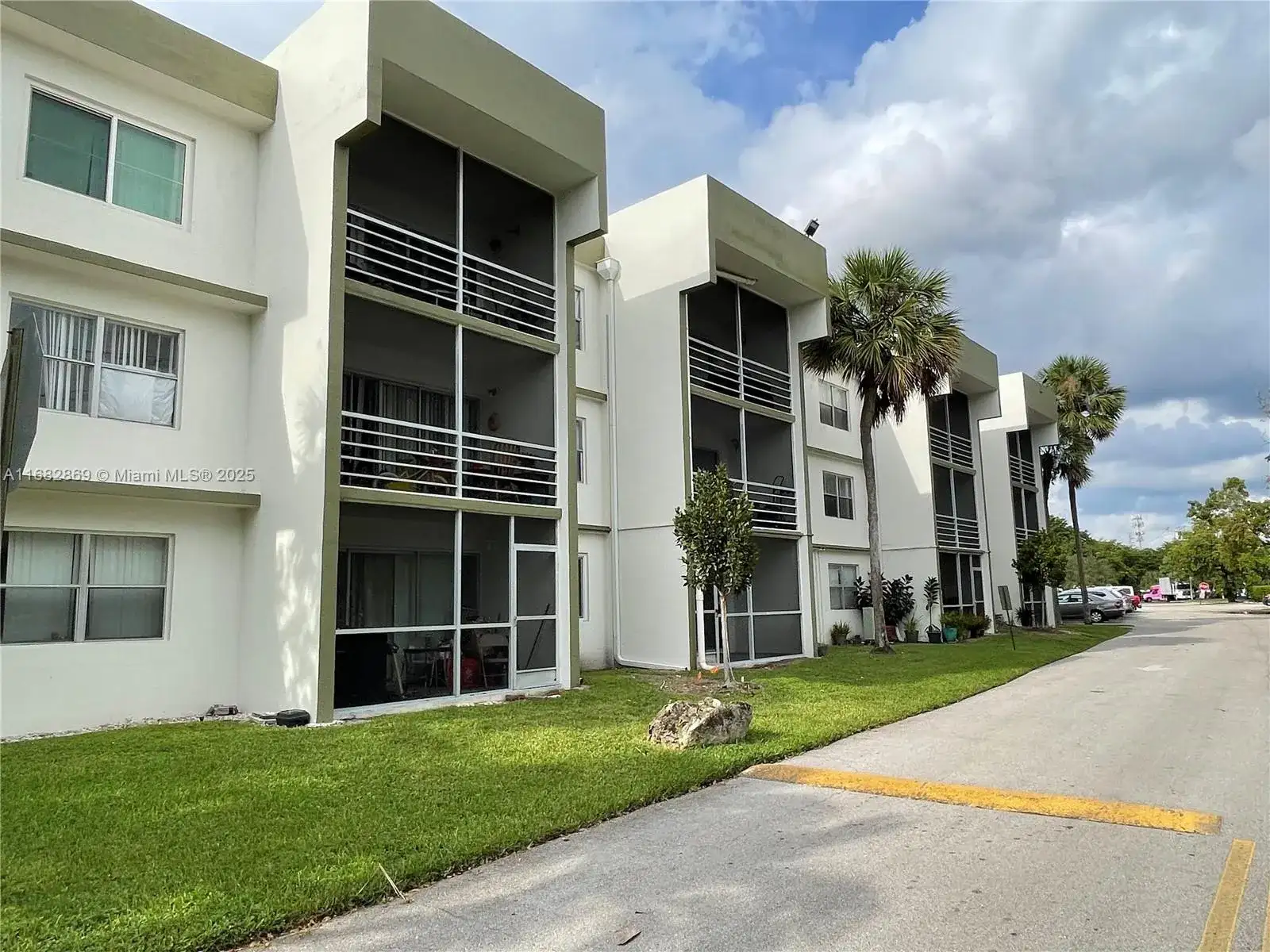 4255 N University Dr # 201, Sunrise FL 33351 photo 3