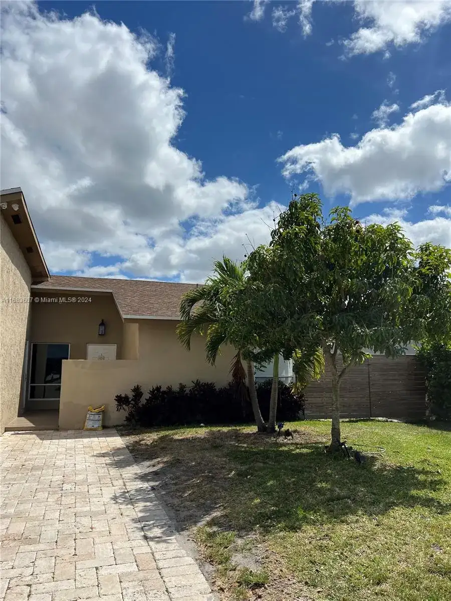 3996 NW 1st Pl, Deerfield Beach FL 33442 photo 2