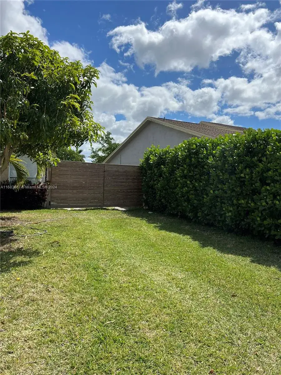 3996 NW 1st Pl, Deerfield Beach FL 33442 photo 5