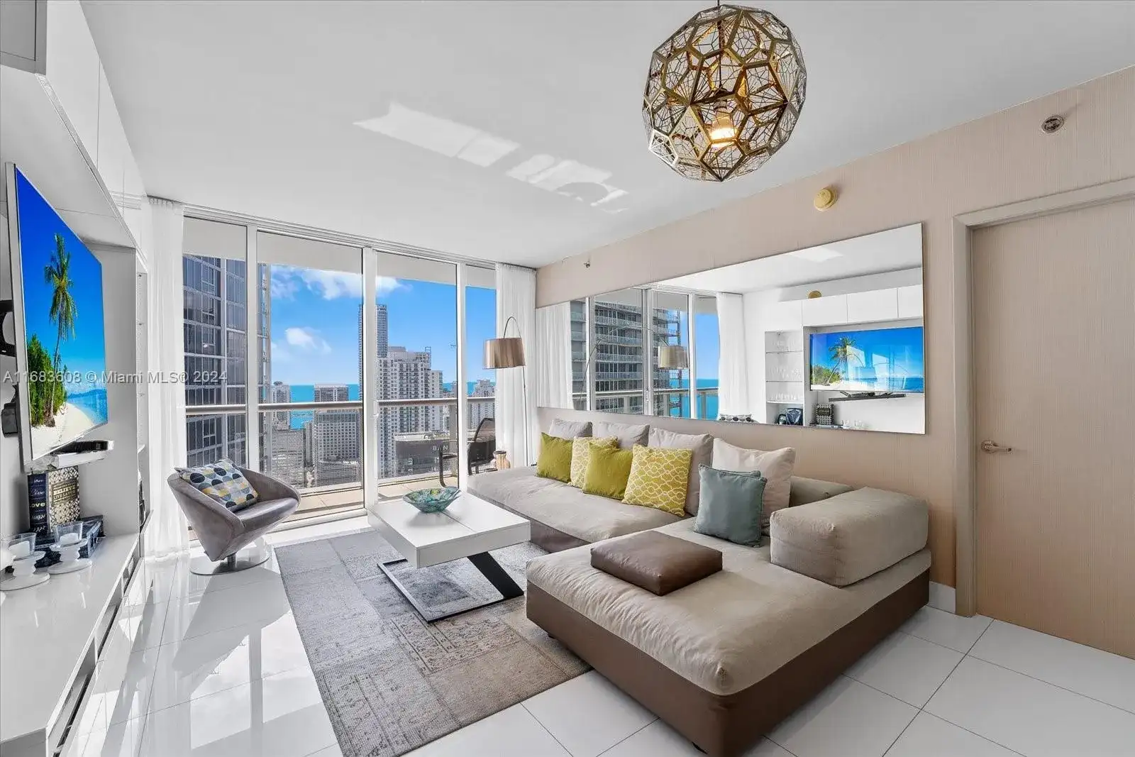 475 Brickell Ave # 5113, Miami FL 33131 photo 2