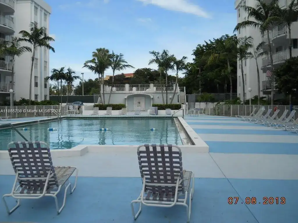 498 NW 165th St Rd # 607, Miami FL 33169 photo 3
