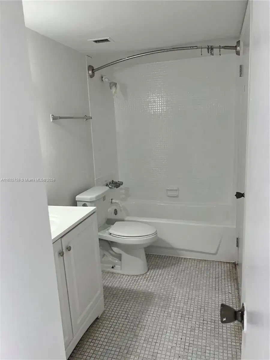 498 NW 165th St Rd # 607, Miami FL 33169 photo 4