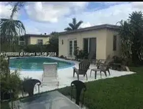 815 NE 178th Ter, Miami FL 33162 photo 2