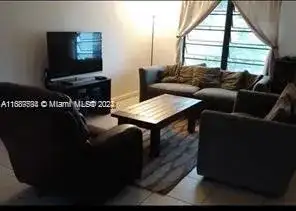 815 NE 178th Ter, Miami FL 33162 photo 4