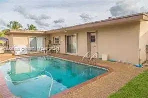 8911 NW 7th Ct, Pembroke Pines FL 33024 photo 3