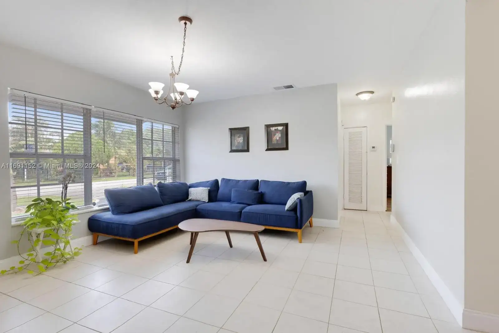 280 NE 169th St, North Miami Beach FL 33162 photo 2