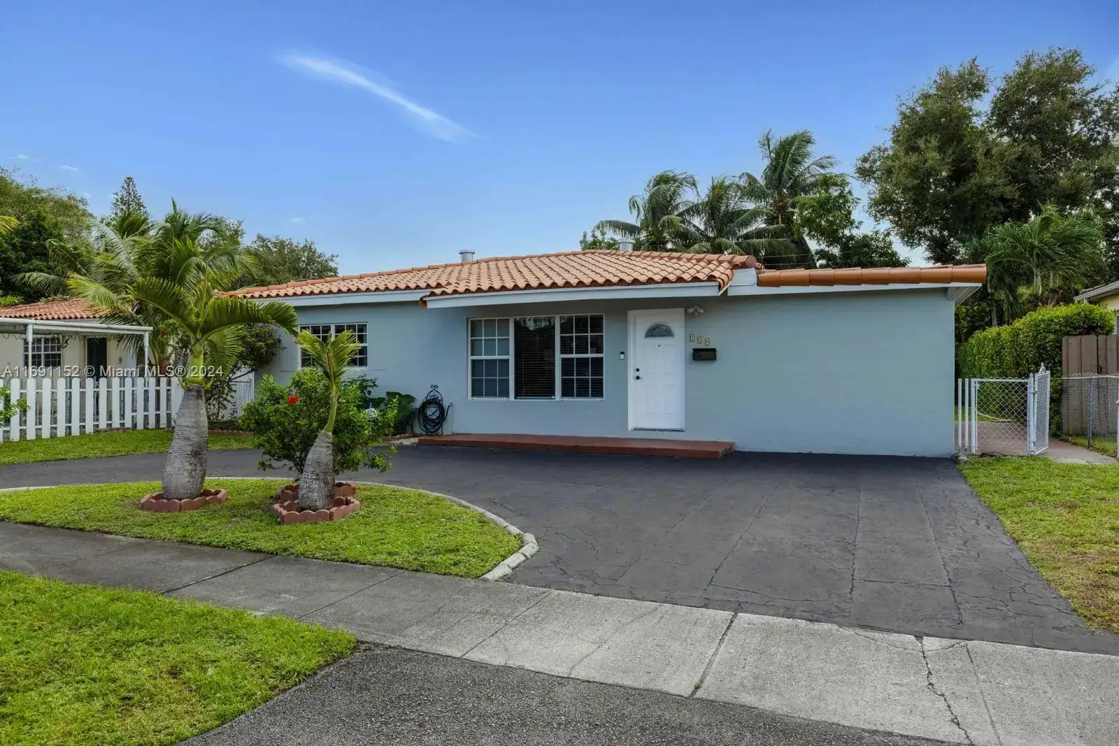 280 NE 169th St, North Miami Beach FL 33162 photo 4