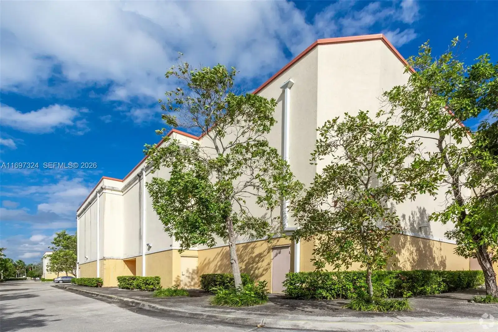 17355 NW 59th Ave, Hialeah FL 33015 photo 5