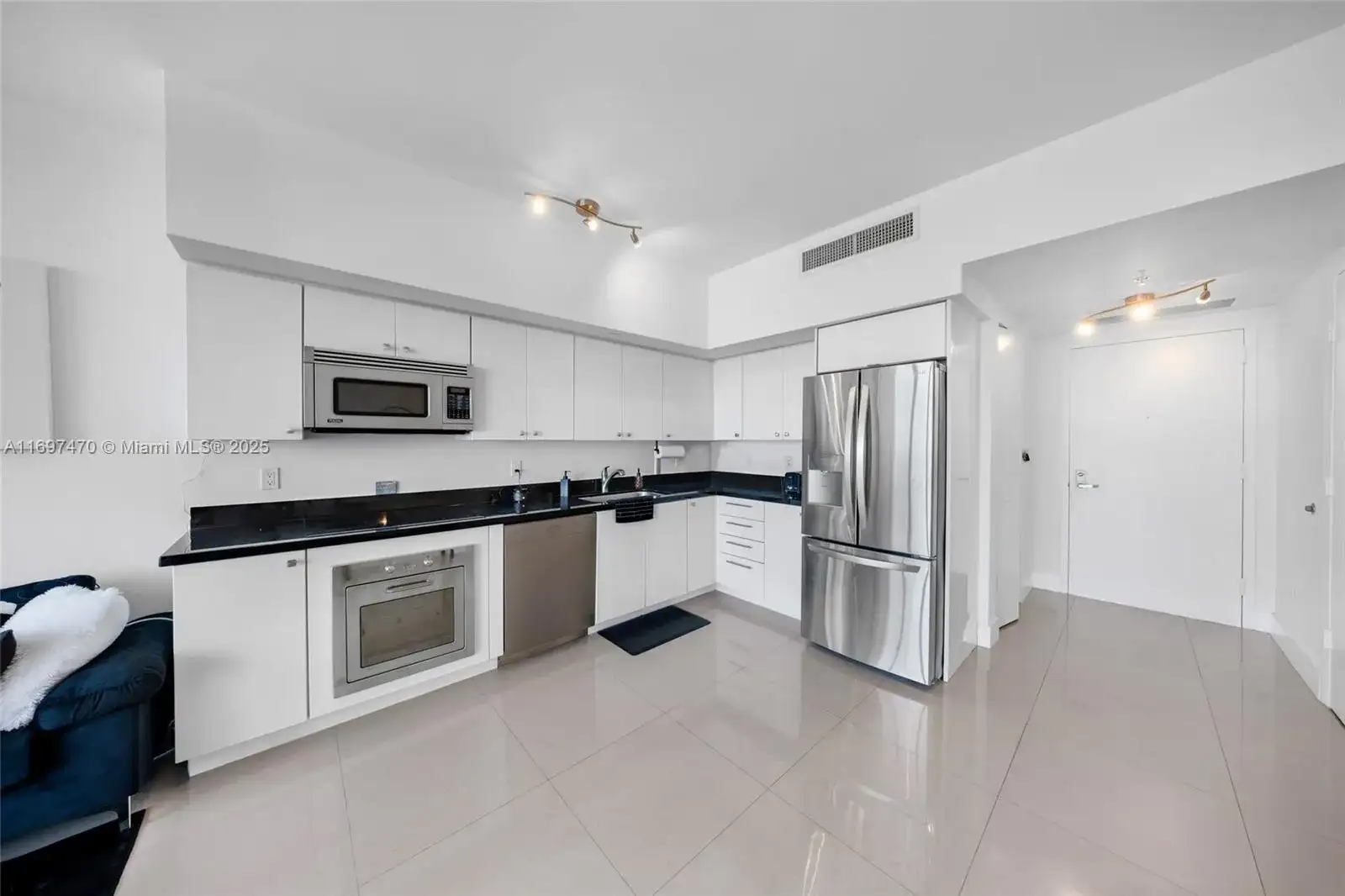 92 SW 3rd St # 2308, Miami FL 33130 photo 4