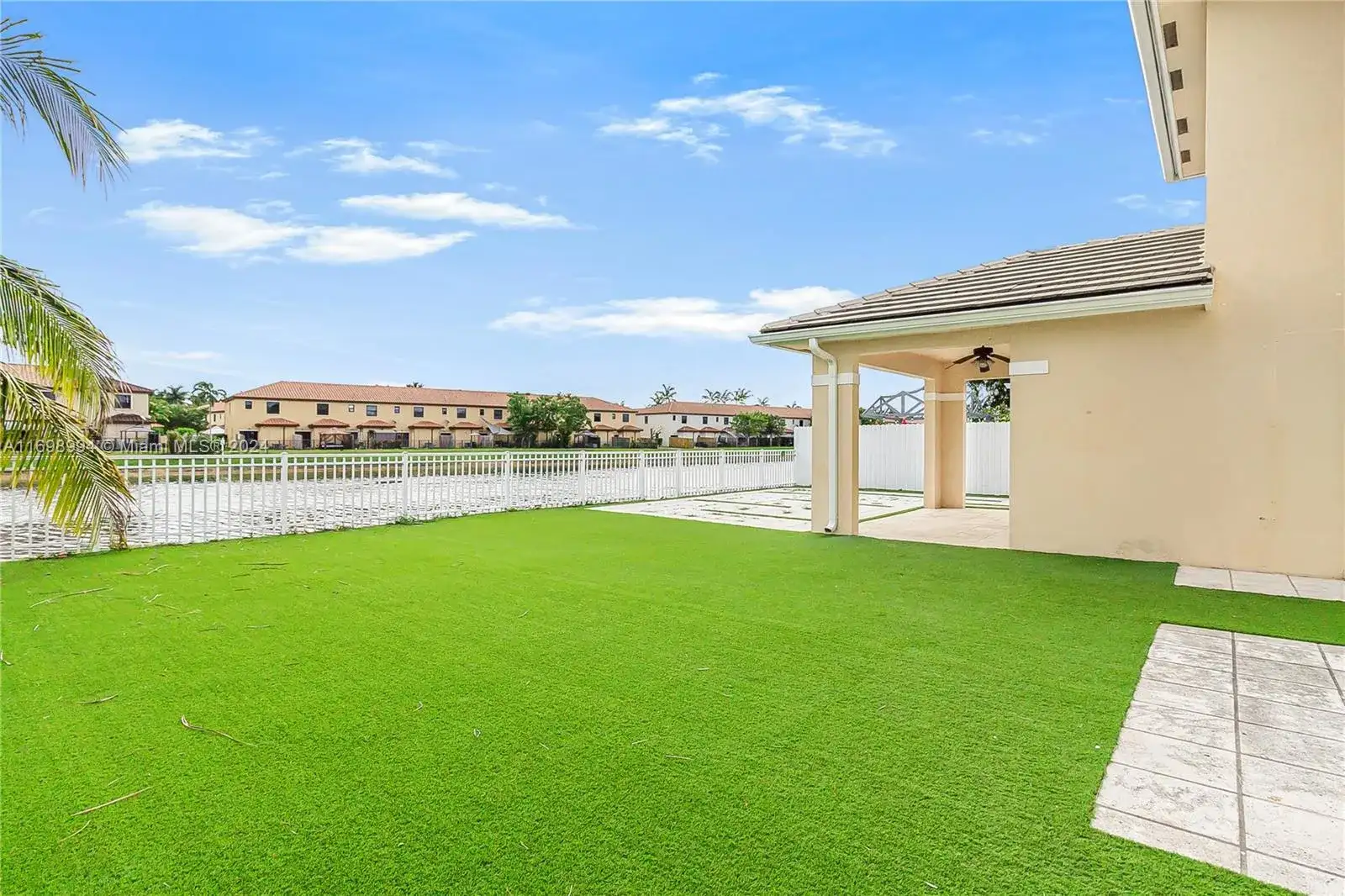 449 SE 31st Ave, Homestead FL 33033 photo 3