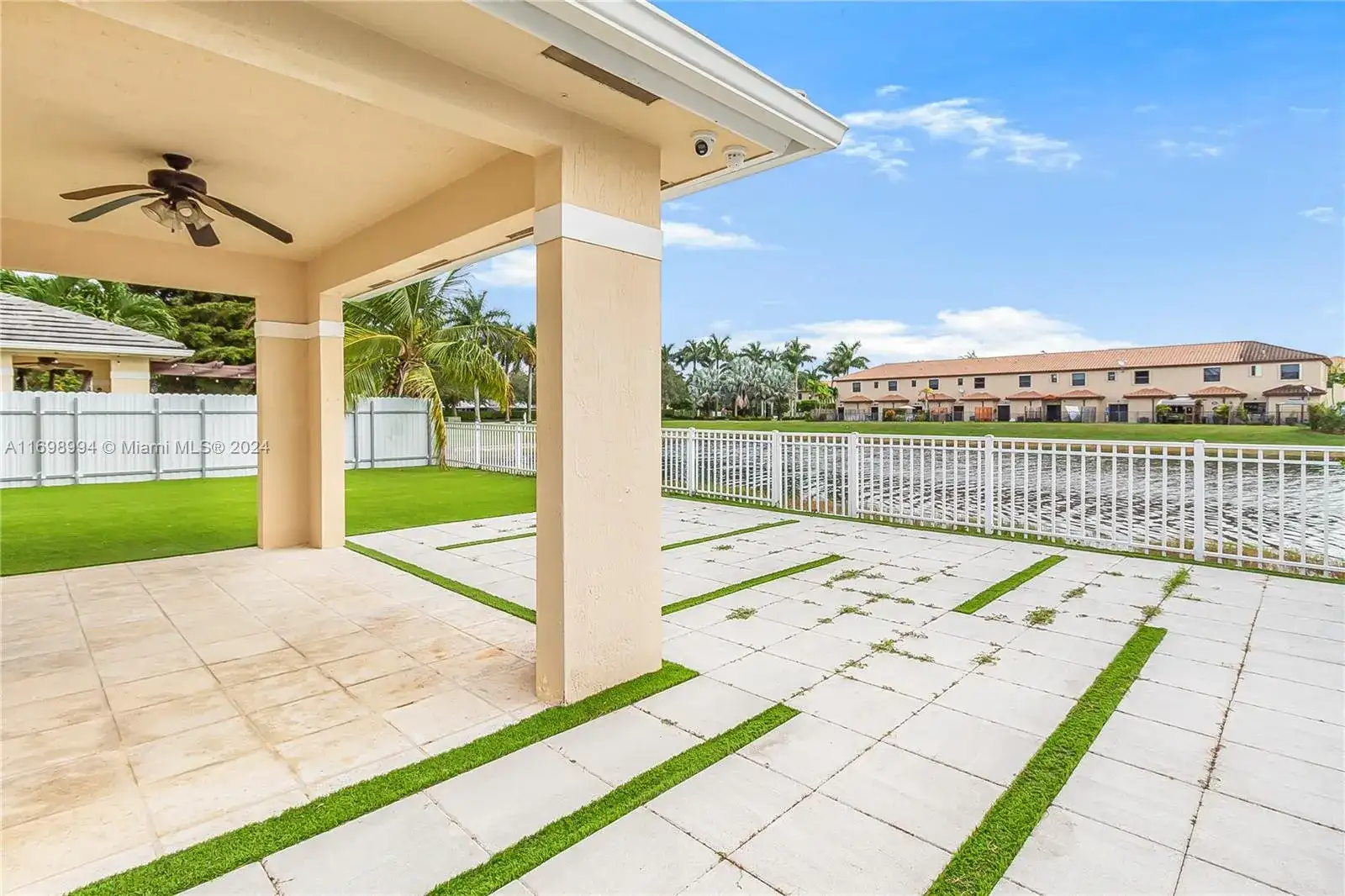 449 SE 31st Ave, Homestead FL 33033 photo 4
