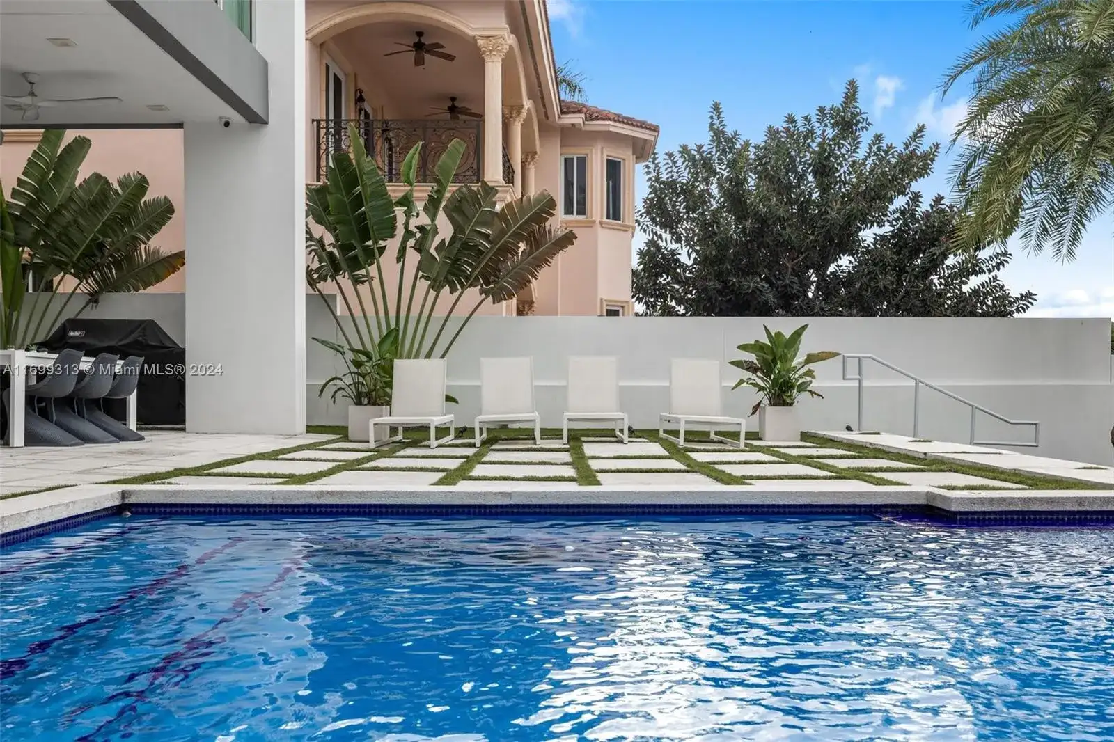323 Atlantic Ave, Sunny Isles Beach FL 33160 photo 3