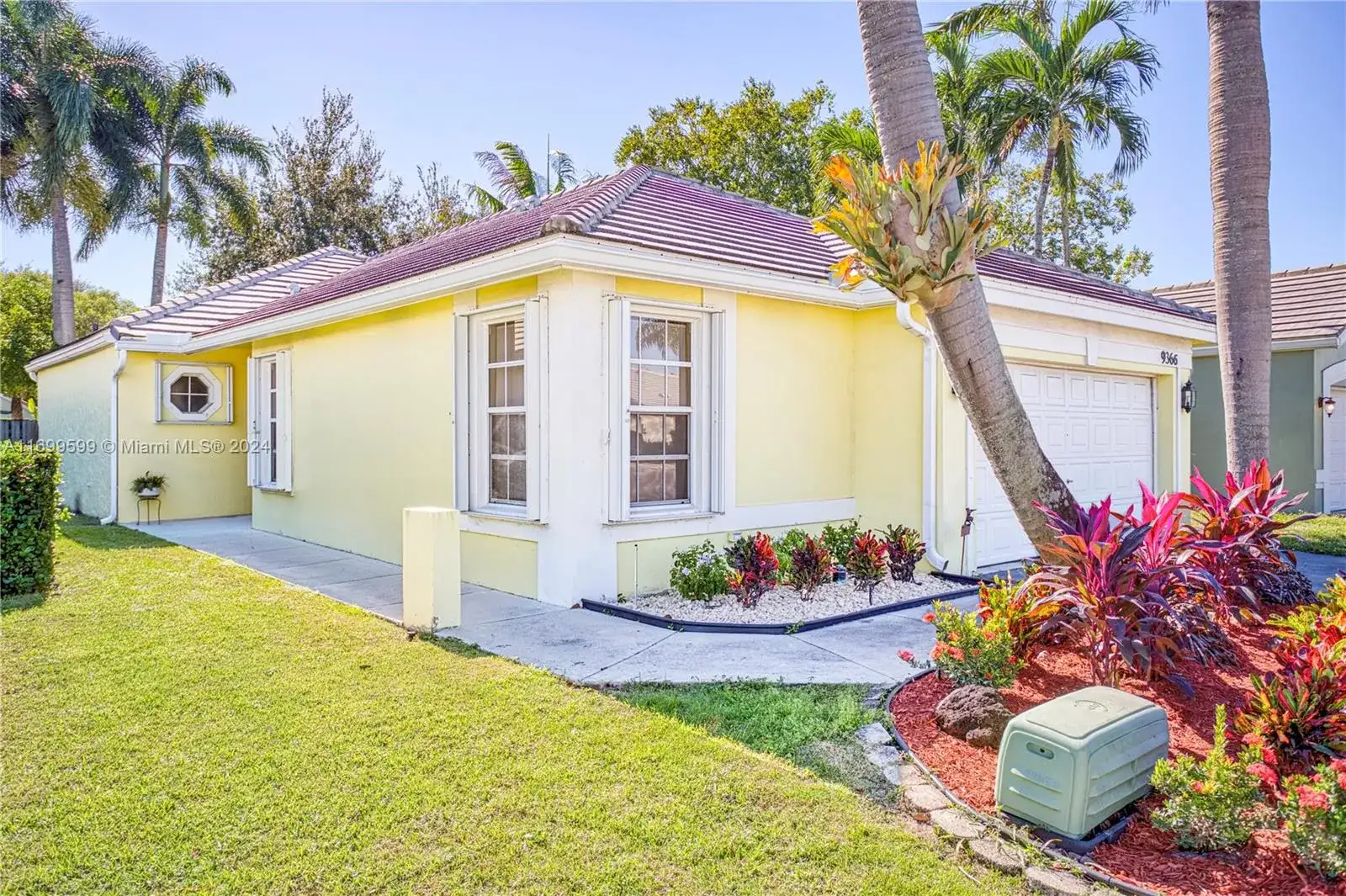 9366 Arborwood Cir, Davie FL 33328 photo 3