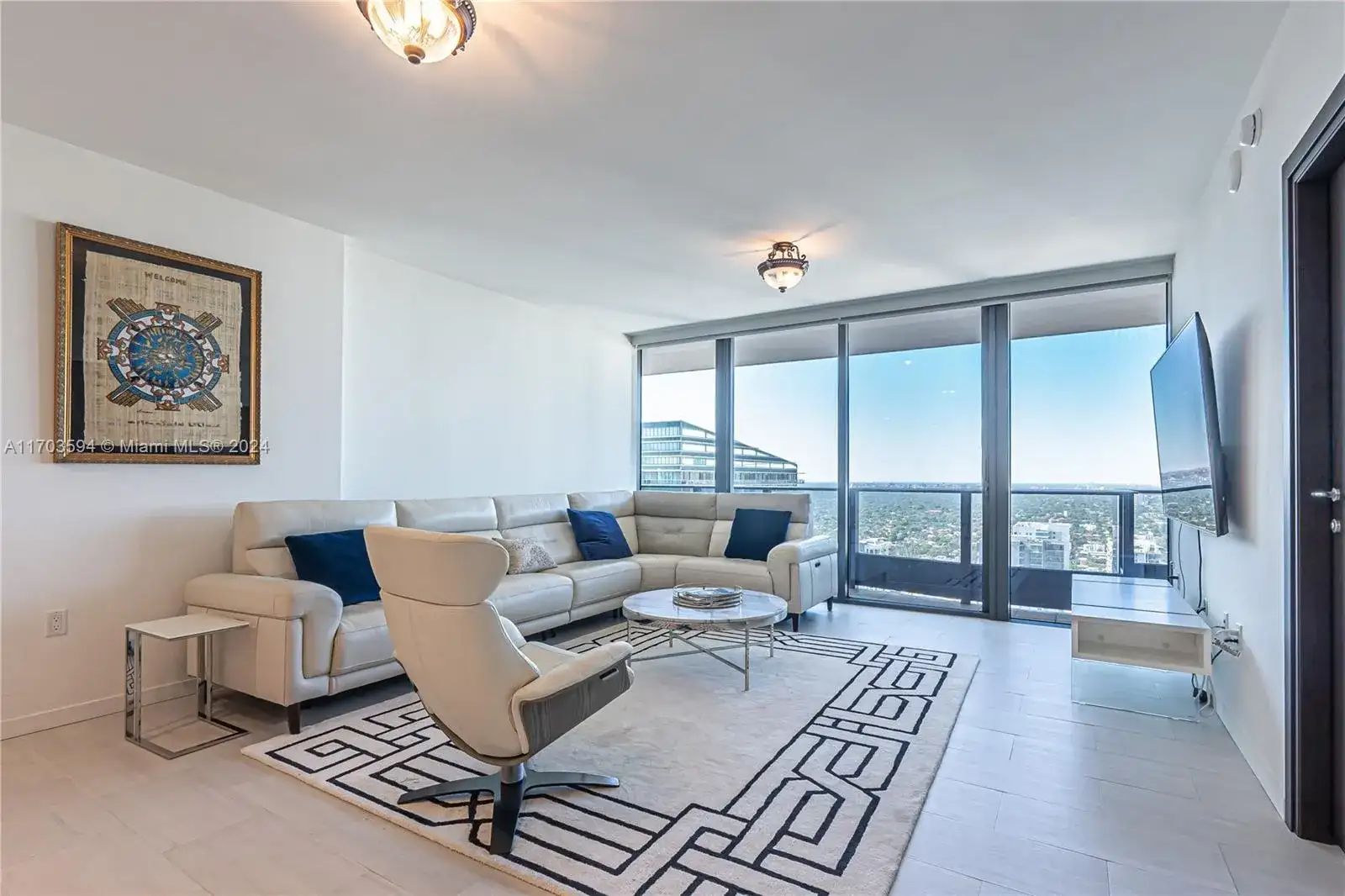 1000 Brickell Plz, Miami FL 33131 photo 3