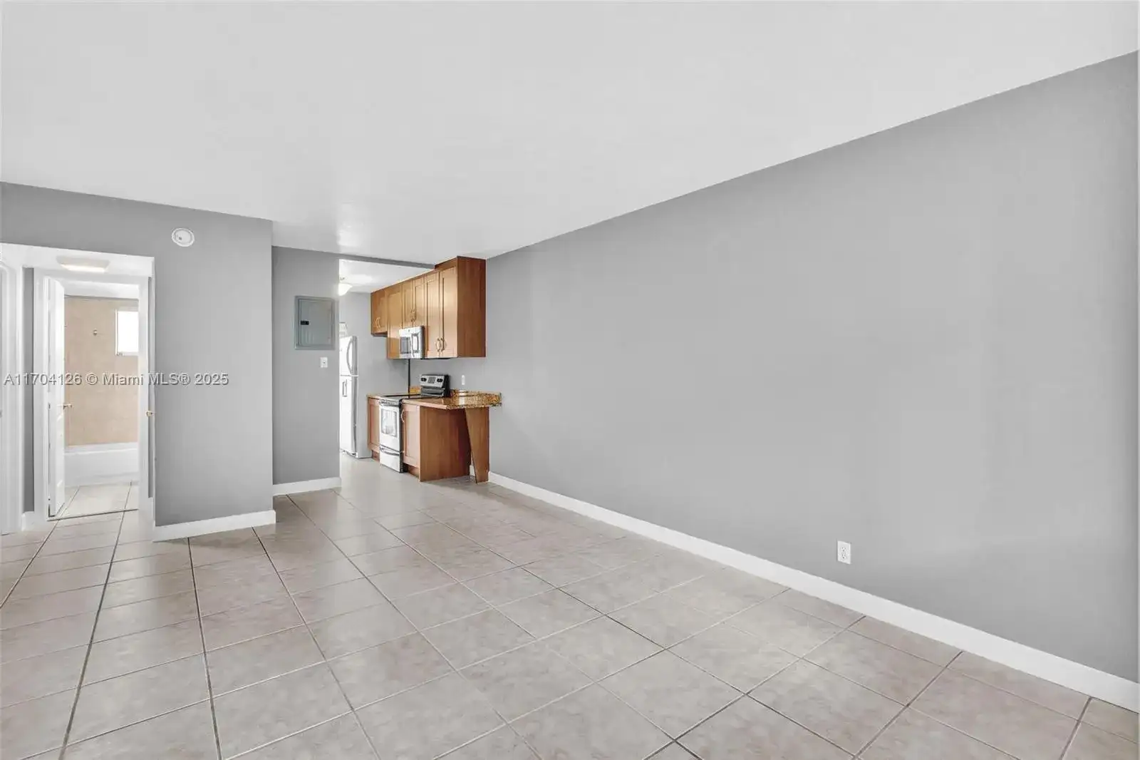 2643 NE 8th Ave # 2, Wilton Manors FL 33334 photo 2