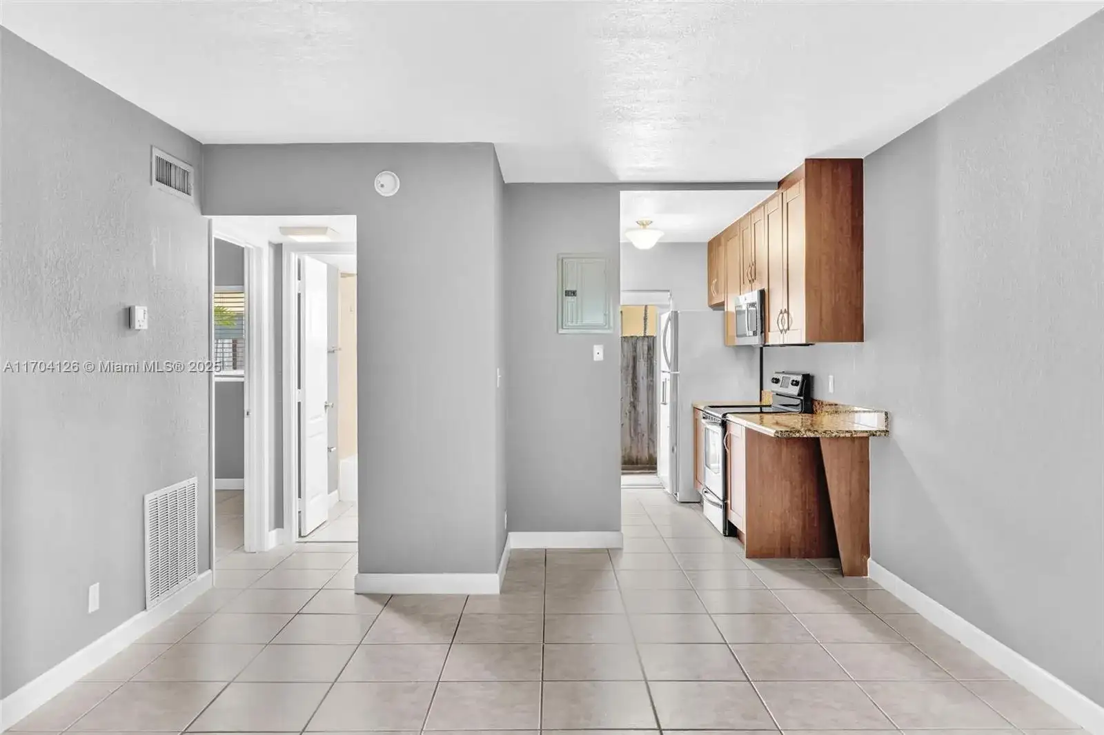 2643 NE 8th Ave # 2, Wilton Manors FL 33334 photo 3