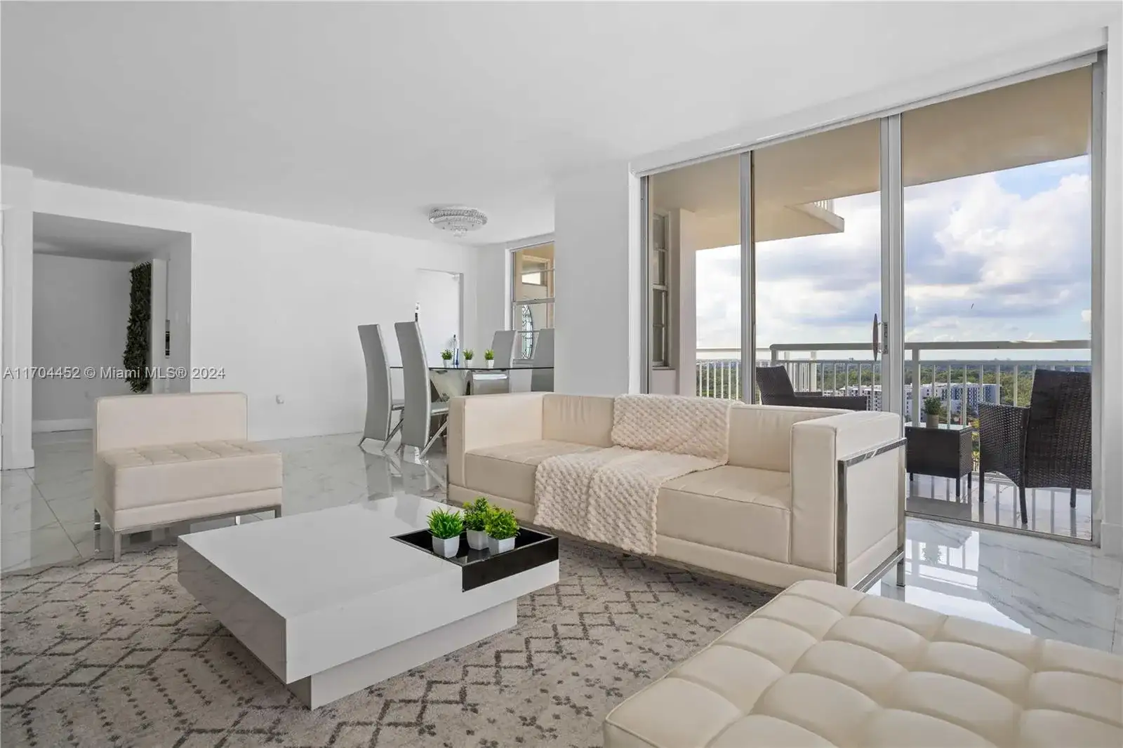 18051 Biscayne Blvd # 1, Aventura FL 33160 photo 2
