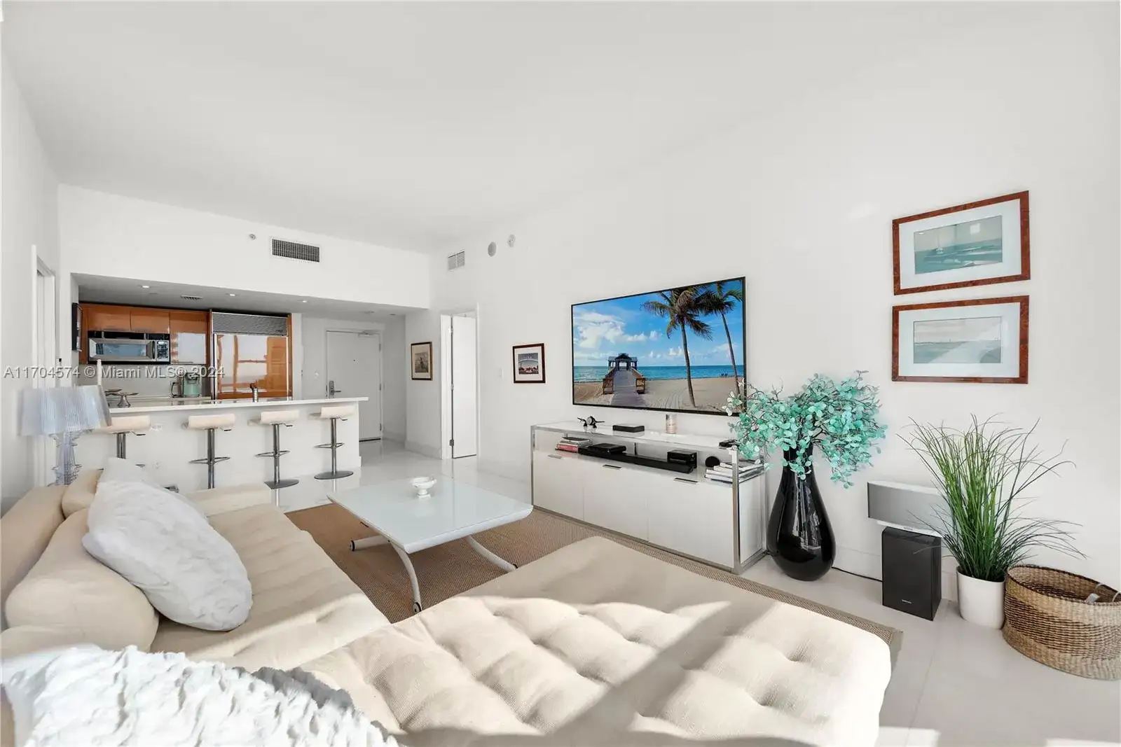 6801 Collins Ave, Miami Beach FL 33141 photo 4