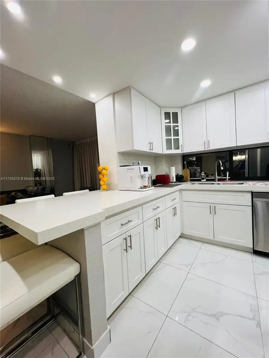 16909 N Bay Rd # 112, Sunny Isles Beach FL 33160 photo 2