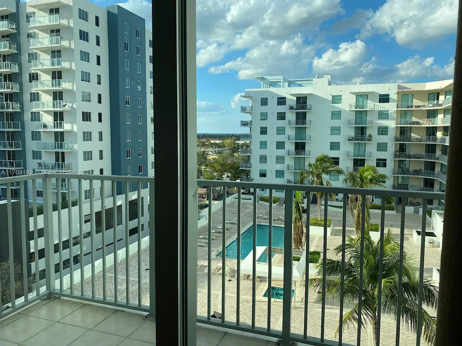 140 S Dixie Hwy, Hollywood FL 33020 photo 2