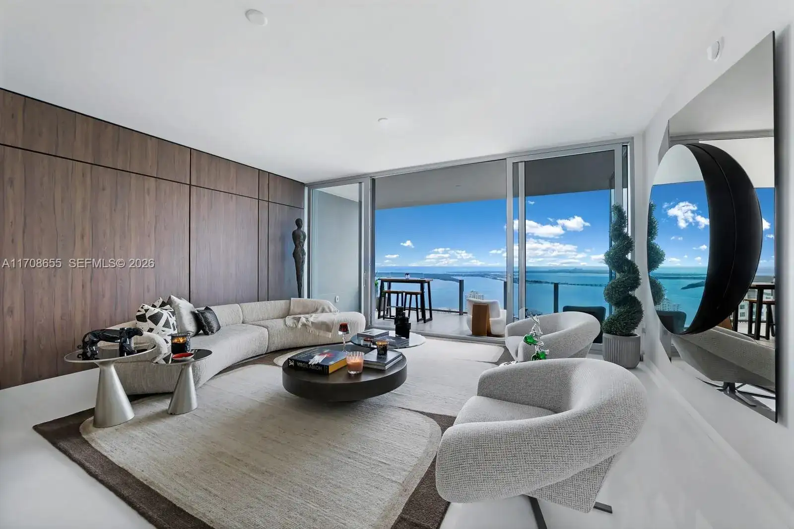 300 Biscayne Blvd Way # 4703, Miami FL 33131 photo 2