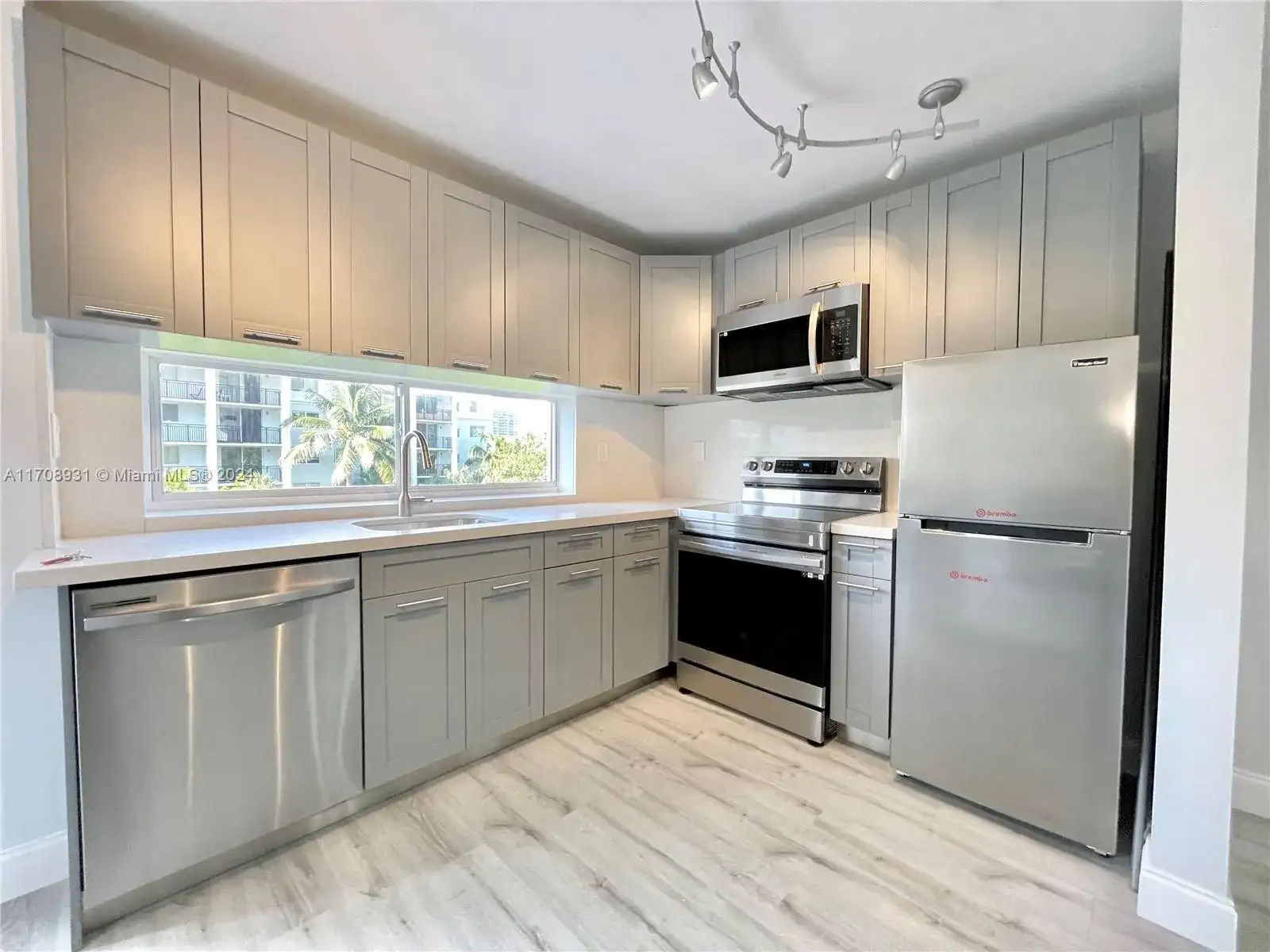 17021 N Bay Rd # 410, Sunny Isles Beach FL 33160 photo 2