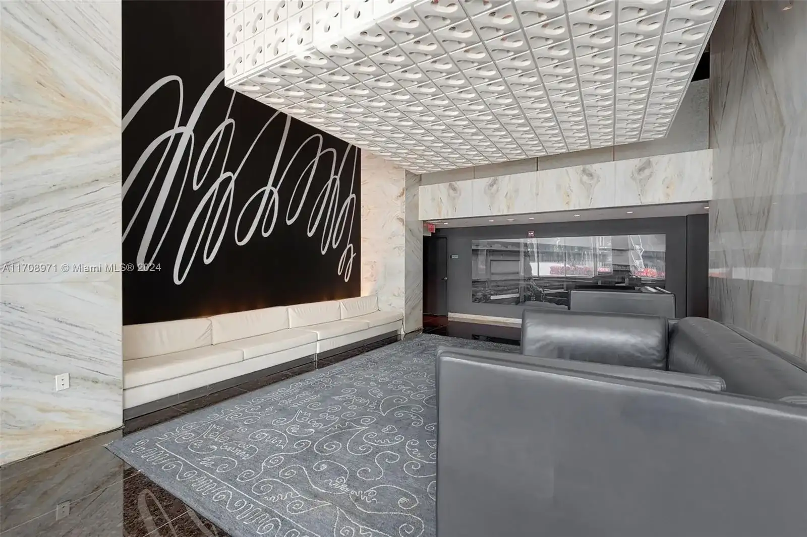 325 S Biscayne Blvd # 2614, Miami FL 33131 photo 2