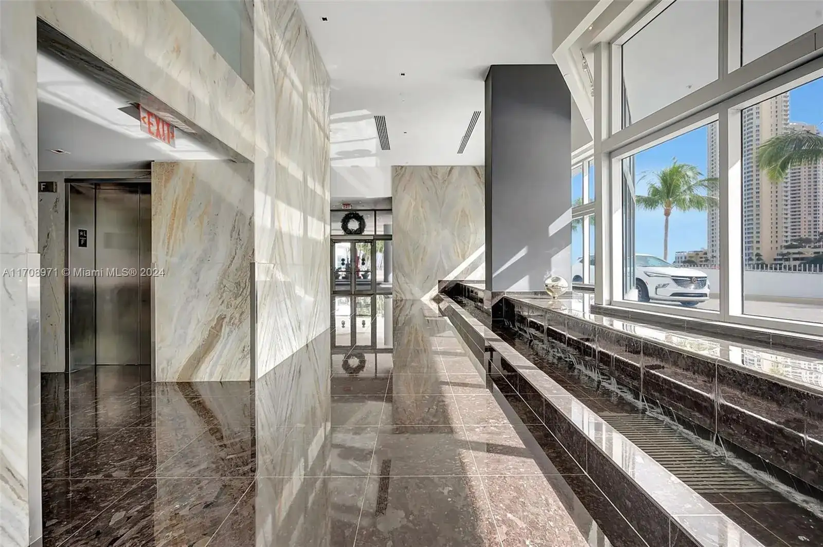 325 S Biscayne Blvd # 2614, Miami FL 33131 photo 3