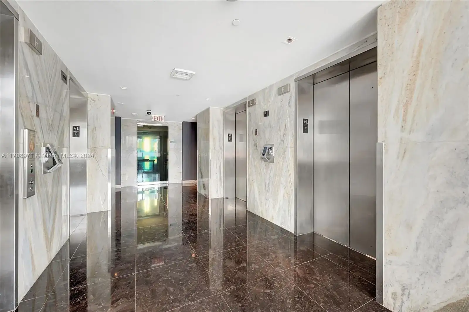 325 S Biscayne Blvd # 2614, Miami FL 33131 photo 4