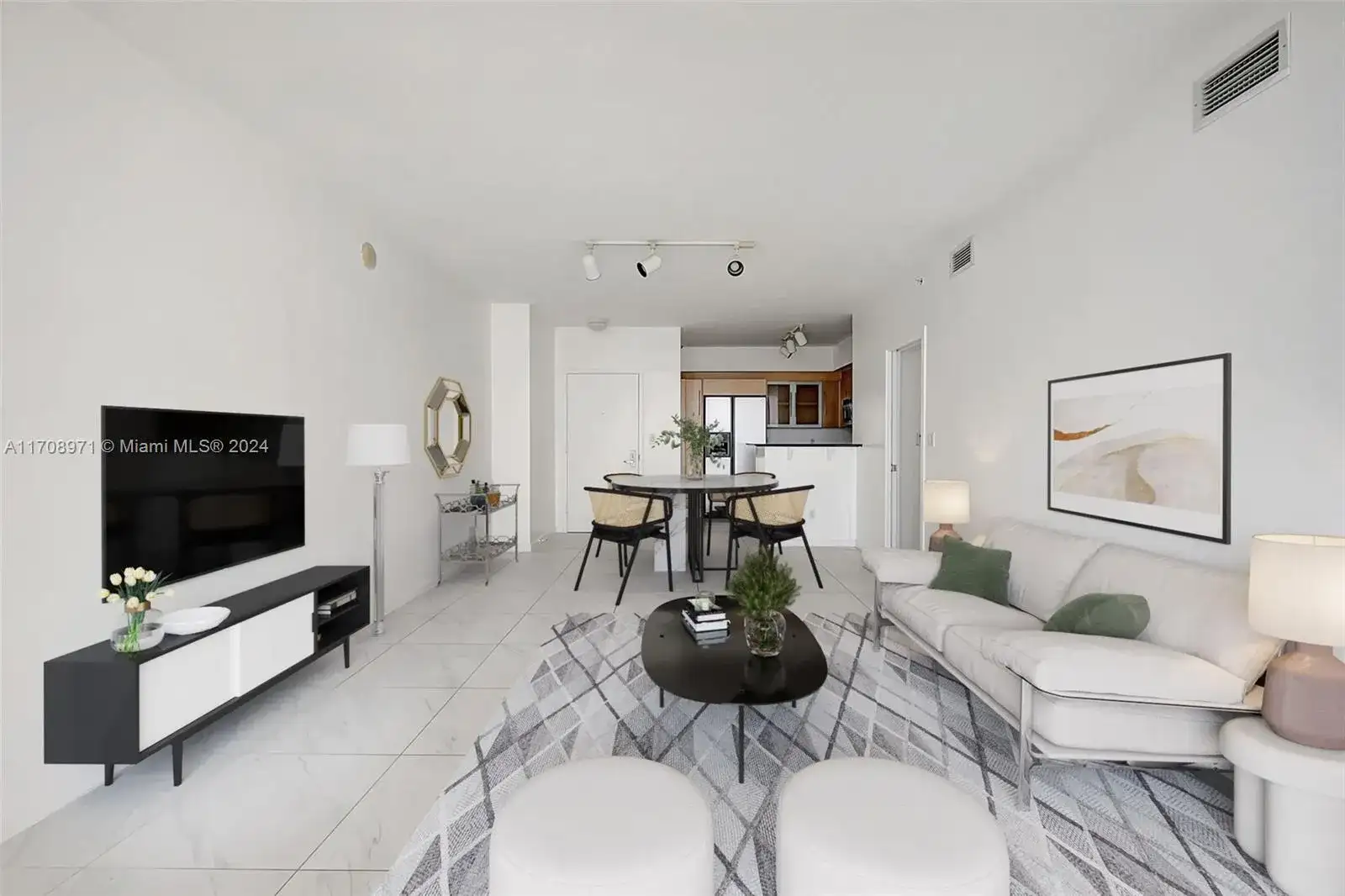 325 S Biscayne Blvd # 2614, Miami FL 33131 photo 5
