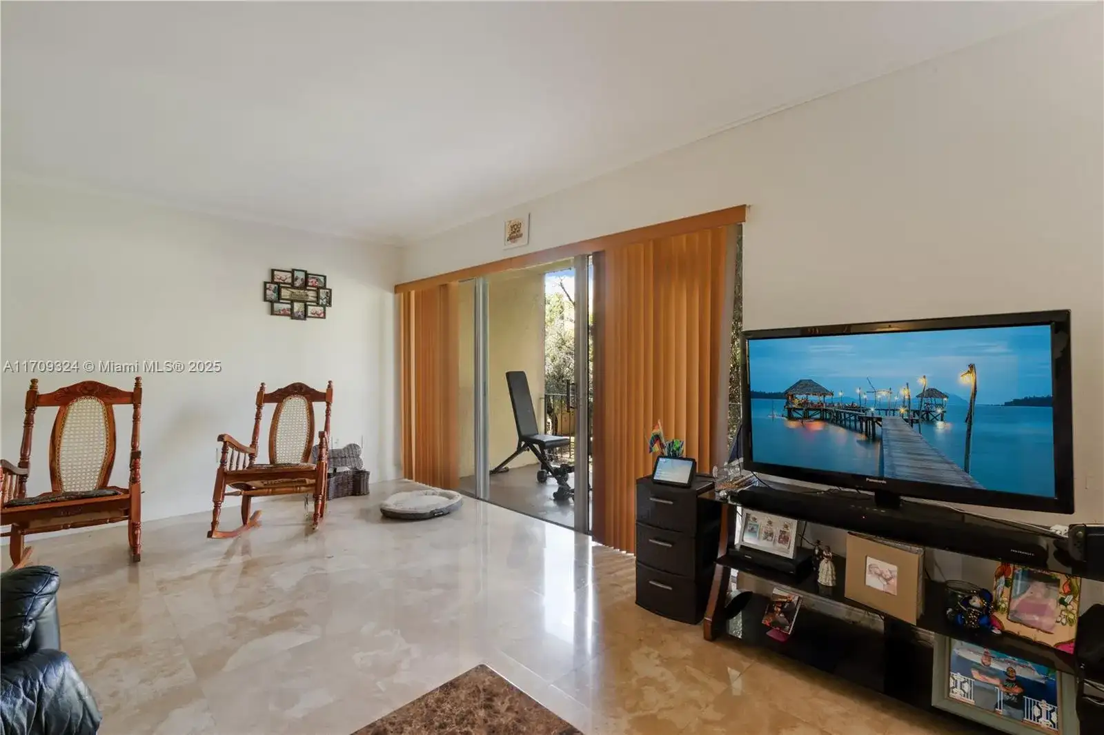 9371 Fontainebleau Blvd # I204, Miami FL 33172 photo 4