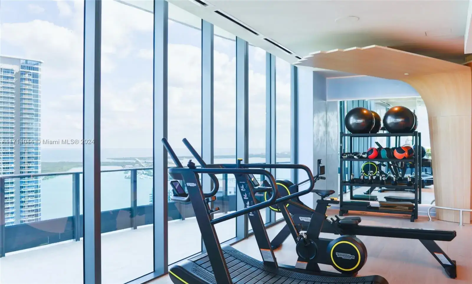1000 Brickell Plz # 3409, Miami FL 33131 photo 5